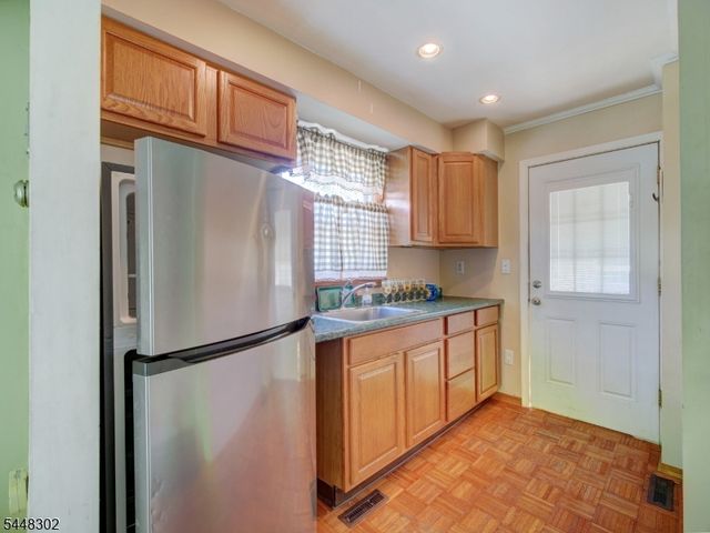 105 Lower Rd, Linden City, NJ 07036