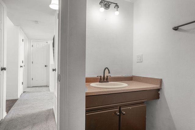 1633 Twinberry Drive NE, Rio Rancho, NM 87144