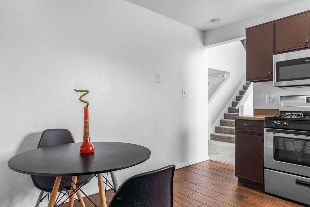 Image 11 of property listing at 1633 Twinberry Drive NE, Rio Rancho, NM 87144