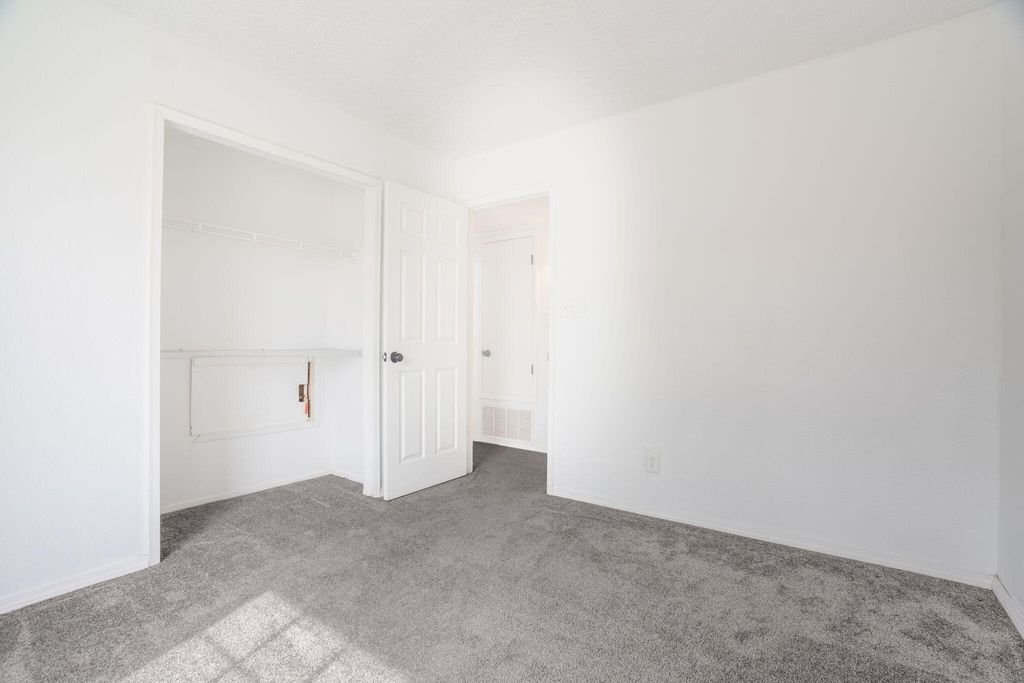 Image 15 of property listing at 1633 Twinberry Drive NE, Rio Rancho, NM 87144