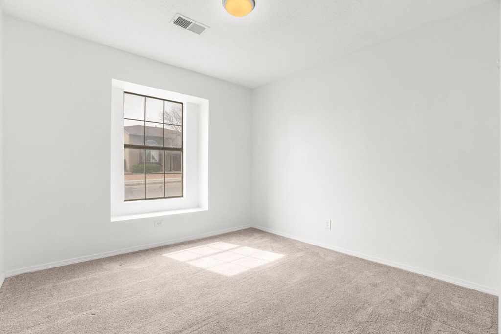 Image 18 of property listing at 1633 Twinberry Drive NE, Rio Rancho, NM 87144