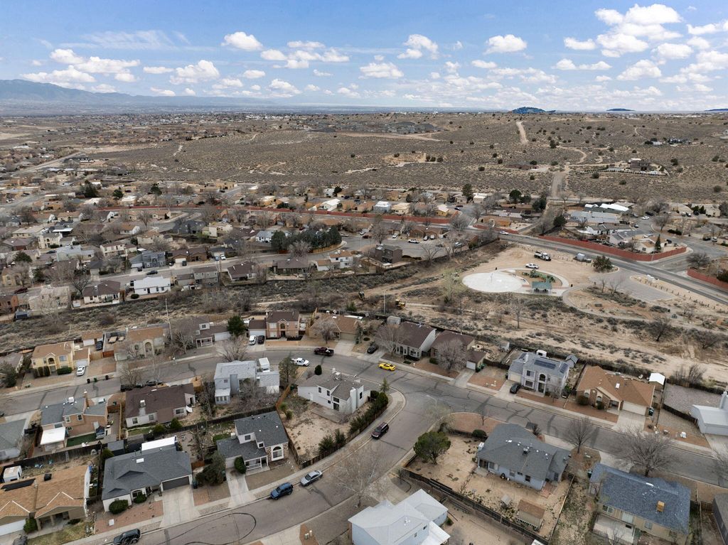Image 30 of property listing at 1633 Twinberry Drive NE, Rio Rancho, NM 87144