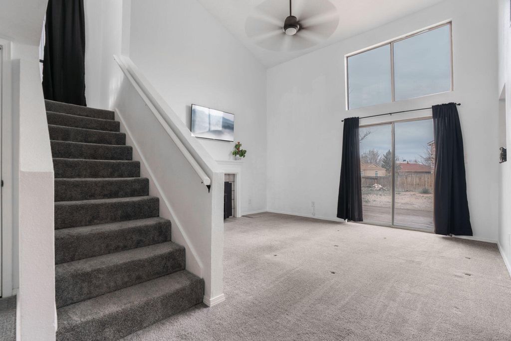 Image 6 of property listing at 1633 Twinberry Drive NE, Rio Rancho, NM 87144