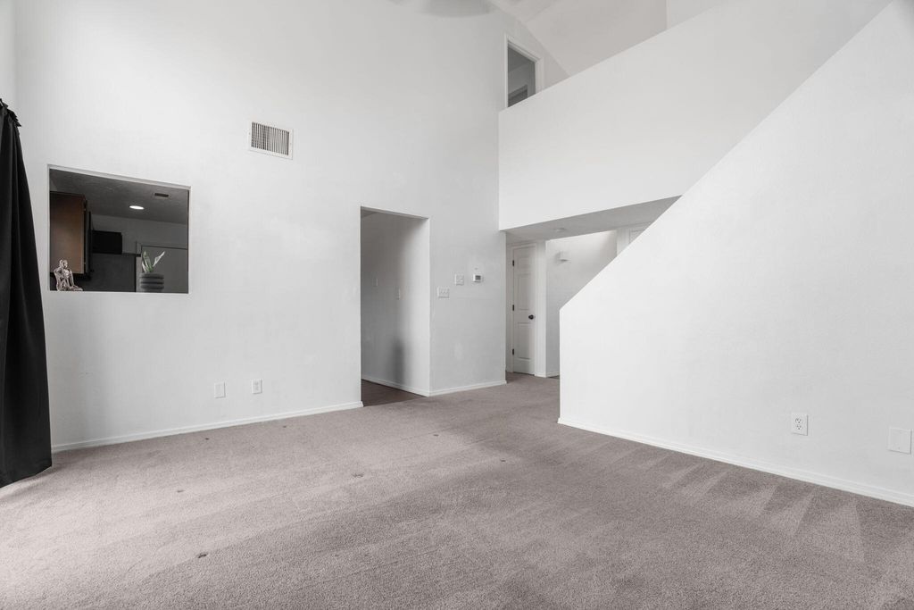 Image 8 of property listing at 1633 Twinberry Drive NE, Rio Rancho, NM 87144