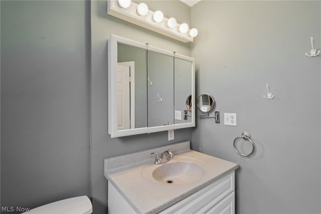 26626 Osborn Road, Bay Village, OH 44140