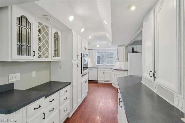 26626 Osborn Road, Bay Village, OH 44140