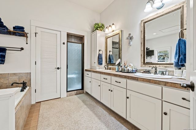 957 Cedar Hills, Fredericksburg, TX 78624