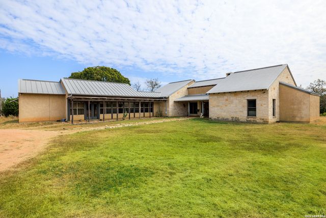 957 Cedar Hills, Fredericksburg, TX 78624