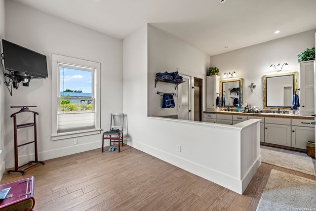 957 Cedar Hills, Fredericksburg, TX 78624