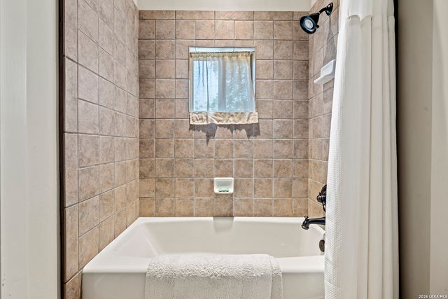 957 Cedar Hills, Fredericksburg, TX 78624