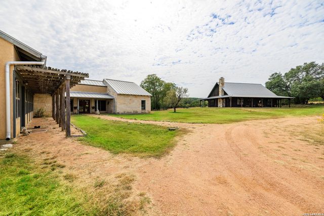 957 Cedar Hills, Fredericksburg, TX 78624