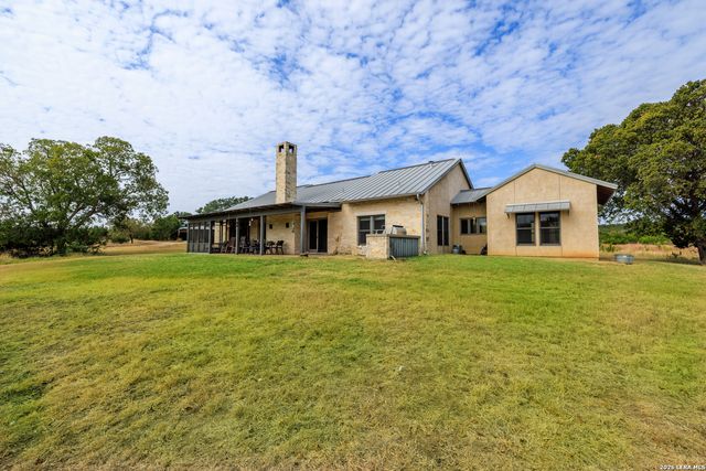 957 Cedar Hills, Fredericksburg, TX 78624