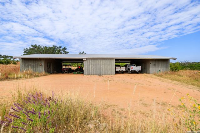 957 Cedar Hills, Fredericksburg, TX 78624