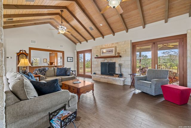 957 Cedar Hills, Fredericksburg, TX 78624