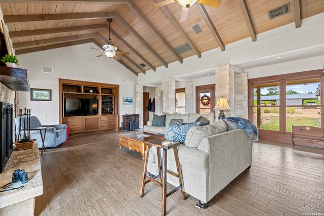 957 Cedar Hills, Fredericksburg, TX 78624