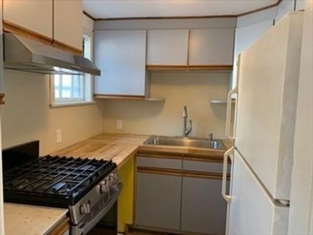 5 Eliot Rd, Needham, MA 02494