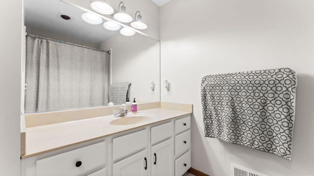9109 Pine Hill Court, Saline, MI 48176