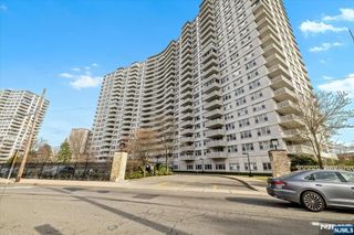 2000 Linwood Avenue 14Y, Fort Lee, NJ 07024