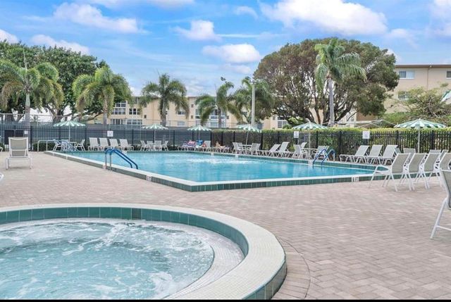 2615 NE 3rd Court 217, Boynton Beach, FL 33435