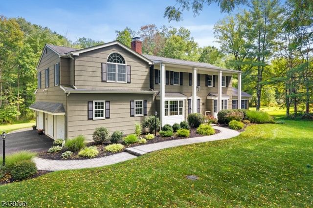 74 Grayrock Rd, Clinton Twp., NJ 08809