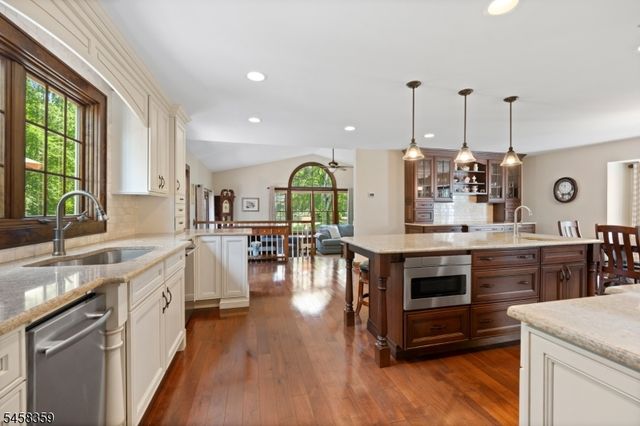 74 Grayrock Rd, Clinton Twp., NJ 08809