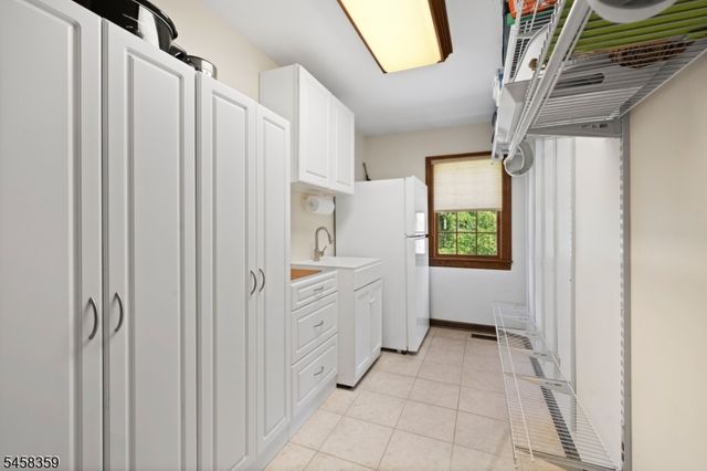 74 Grayrock Rd, Clinton Twp., NJ 08809