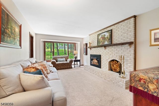 74 Grayrock Rd, Clinton Twp., NJ 08809