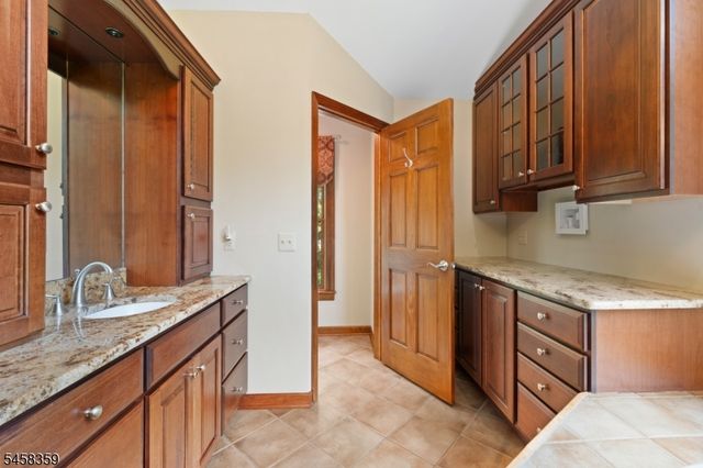 74 Grayrock Rd, Clinton Twp., NJ 08809