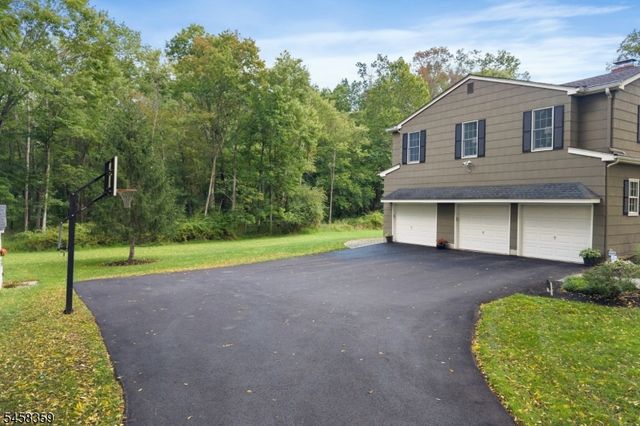 74 Grayrock Rd, Clinton Twp., NJ 08809