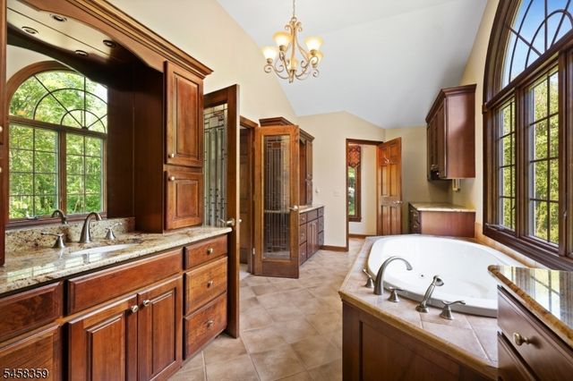 74 Grayrock Rd, Clinton Twp., NJ 08809