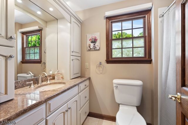 74 Grayrock Rd, Clinton Twp., NJ 08809