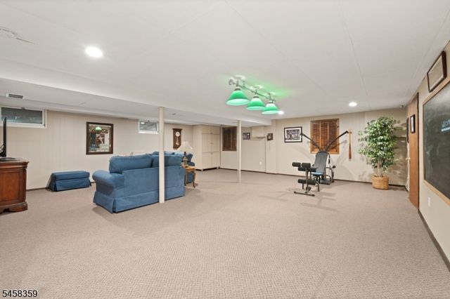 74 Grayrock Rd, Clinton Twp., NJ 08809