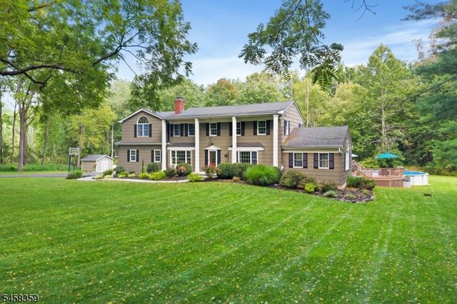 74 Grayrock Rd, Clinton Twp., NJ 08809