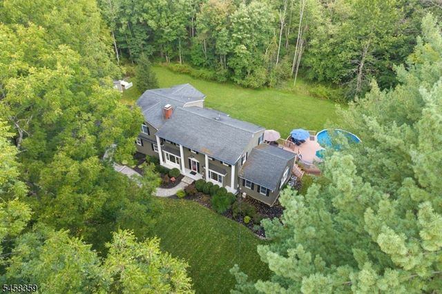 74 Grayrock Rd, Clinton Twp., NJ 08809