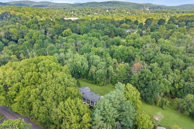 74 Grayrock Rd, Clinton Twp., NJ 08809