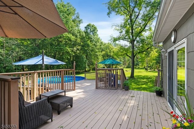 74 Grayrock Rd, Clinton Twp., NJ 08809