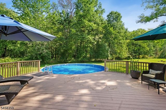 74 Grayrock Rd, Clinton Twp., NJ 08809