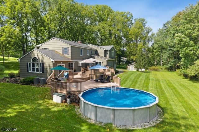 74 Grayrock Rd, Clinton Twp., NJ 08809