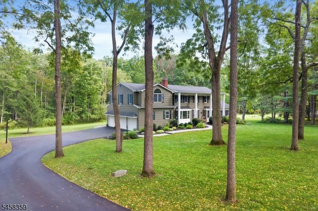 74 Grayrock Rd, Clinton Twp., NJ 08809