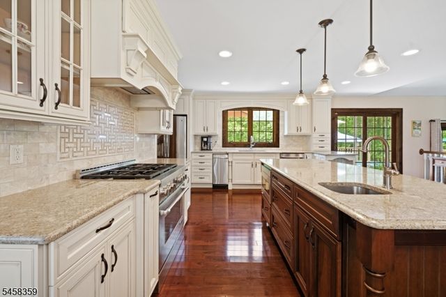 74 Grayrock Rd, Clinton Twp., NJ 08809