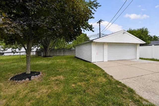 26990 Leroy Street, Taylor, MI 48180