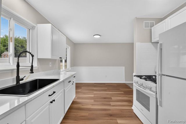 26990 Leroy Street, Taylor, MI 48180