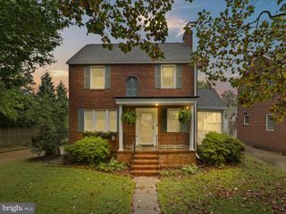 2323 N BURLINGTON ST, Arlington, VA 22207