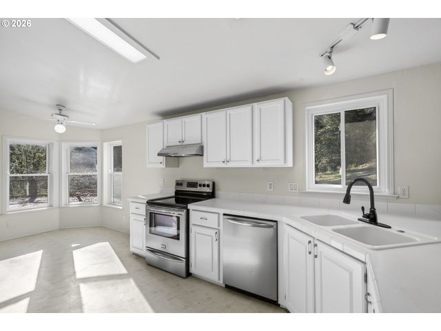 6396 KALAMA RIVER Rd, Kalama, WA 98625
