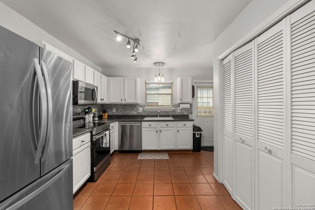 10623 Shaenmeadow, San Antonio, TX 78254
