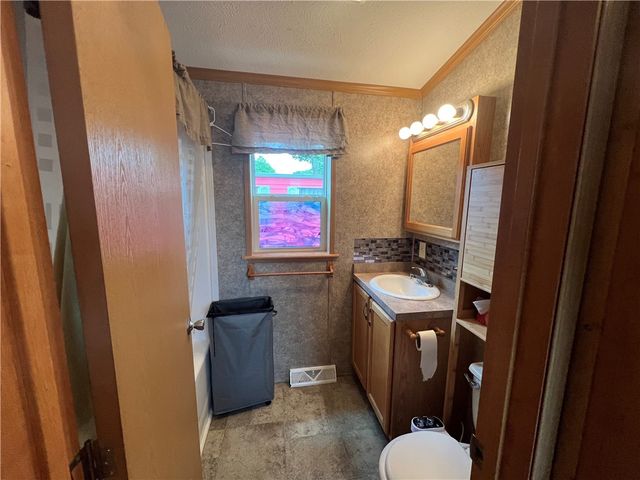 824 Forest Park Avenue, Middletown, RI 02842