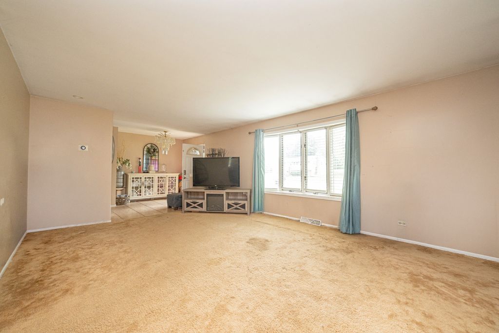 1126 Harvest Drive, Shorewood, IL 60404 — photo 2