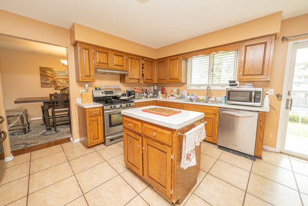 1126 Harvest Drive, Shorewood, IL 60404 — photo 4