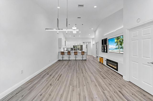 8255 Via Bella, Boca Raton, FL 33496