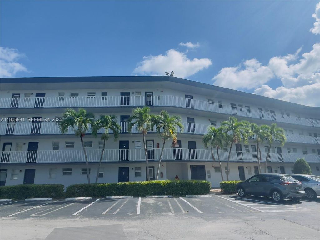 443 NE 195th Street 338, Miami, FL 33179